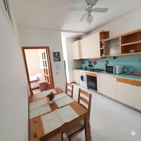 Appartement Intero Situato A 30 Metri Dal Mare 5 *