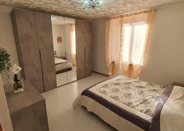 Intero Situato A 30 Metri Dal Mare 5 דירה *