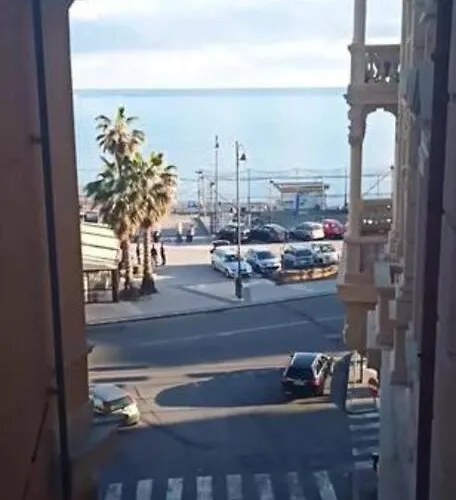 Intero Situato A 30 Metri Dal Mare 5 Appartamento Genova
